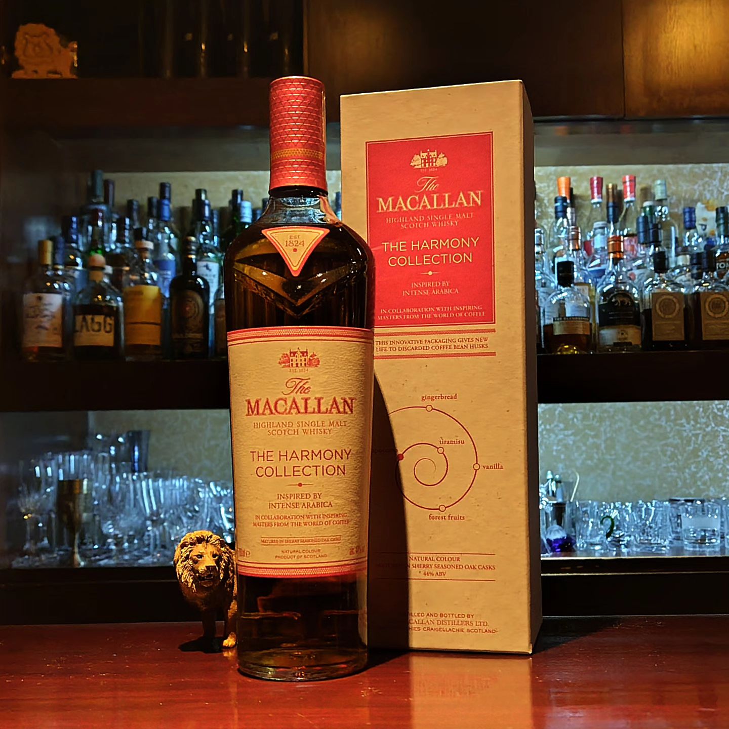 マッカラン　ハーモニー・コレクション「インテンス・アラビカ」 MACALLAN The Harmony Collection INTENSE ARABICA  マッカランのハーモニー・コレクション・シリーズの第2弾、2023年発売の限定品です。 コーヒーからインスピレーションを受けて誕生したこの一本は、ティラミスやカプチーノのような香りとエスプレッソやダークチョコレートを想起させる味わいが特徴です。  すでに販売が終了した限定品ですので、マッカラン好きだけでなく全てのモルトラバーに飲んでほ...