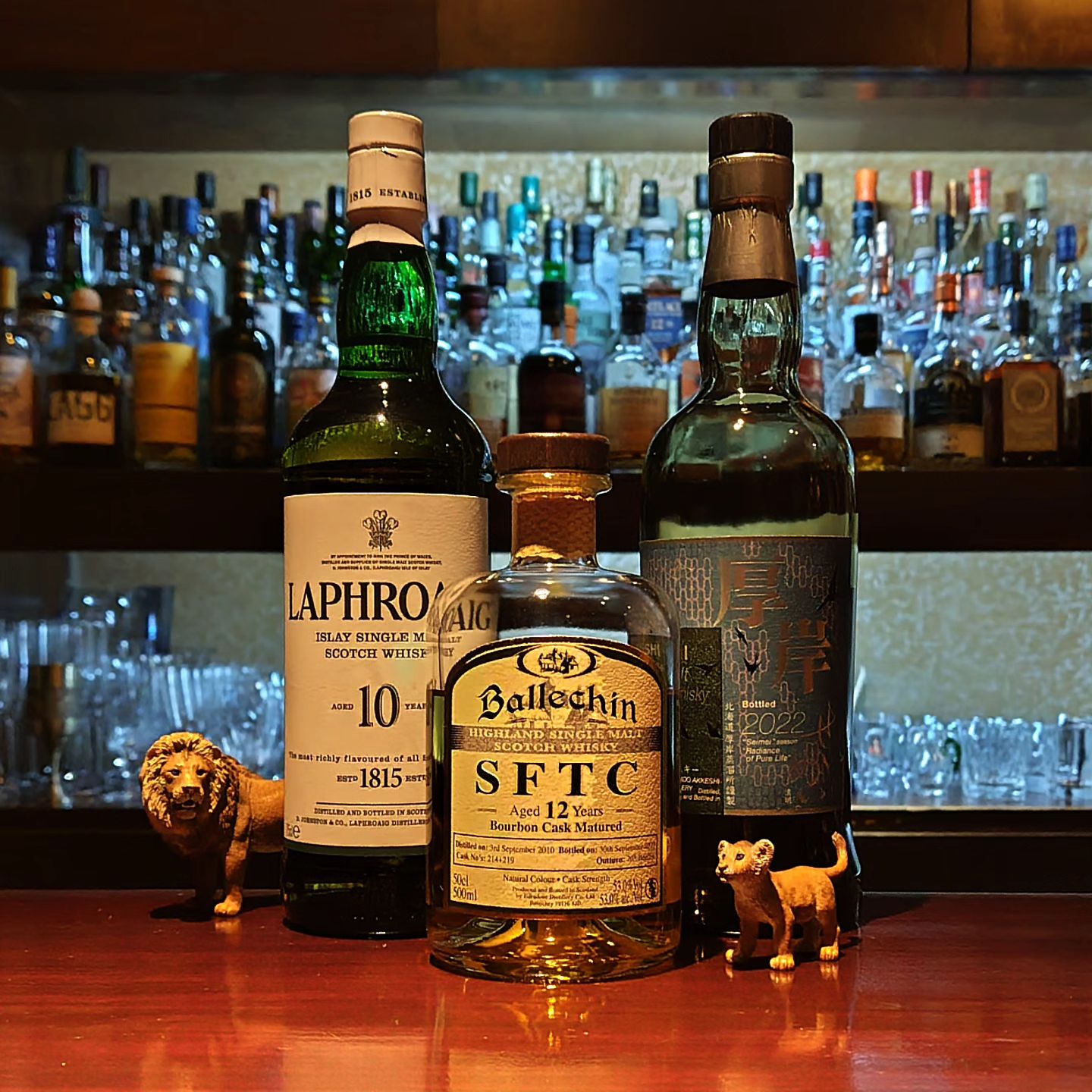 ピーテッドモルト飲み比べセット Peated Malt Tasting by Region  ピートの効いたシングルモルトをピートを採取した地域に着目して飲み比べるセットです。  シングルモルト上級者〜ピートフリーク（変態）にオススメのマニアック・ティスティング。  〈ティスティング内容〉 ・ラフロイグ10年（アイラ島産のピート使用） ・バレヒン12年　カスクストレングス（ハイランド産のピート使用） ・厚岸　清明（北海道産のピート使用）  