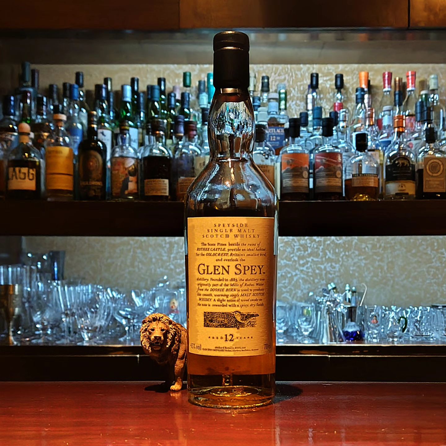 ディアジオ花と動物シリーズ「グレン・スペイ12年」 GLEN SPEY 12y Diageo Flora &Fauna Collection  1878年創業のスペイサイド・ロセスの町にある蒸溜所のシングルモルトです。 ラベルの鳥はイギリス最小の鳥「キクイタダキ」です。  著名なブレンデッド・ウィスキー「J&B」のキーモルトとして有名ですが、日本人にはあの竹鶴政孝氏が修行した蒸溜所といったほうが聞こえが良いですかね？  この蒸溜所はその蒸溜プロセスで精留器（せいりゅうき/ピューリファイヤー...