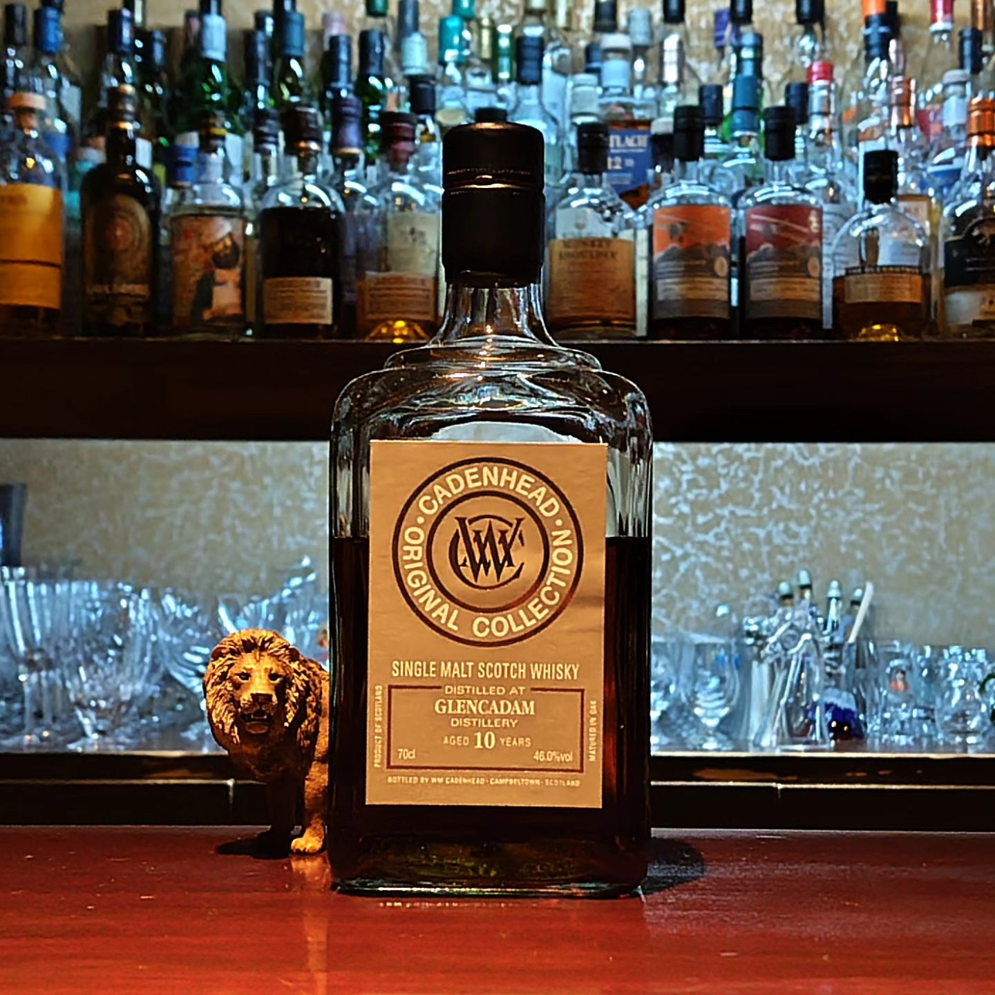 ケイデンヘッド「グレンカダム10年」 Cadenhead's Original Collection Glencadam 10y  スコットランド、東ハイランドのブレヒンの街にある蒸溜所のシングルモルト。 オロロソシェリー樽75%とバーボン樽25%のヴァッティング(注)です。  ここの蒸溜所は大きな墓地の隣に建てられており、蒸溜所内には2つのスピリッツ(精と霊)が住むと言われてます。  クリーミーでモルティな味わいがハウススタイルで、こちらのボトリングは桃やタンジェリンオレンジ、スパイスの...