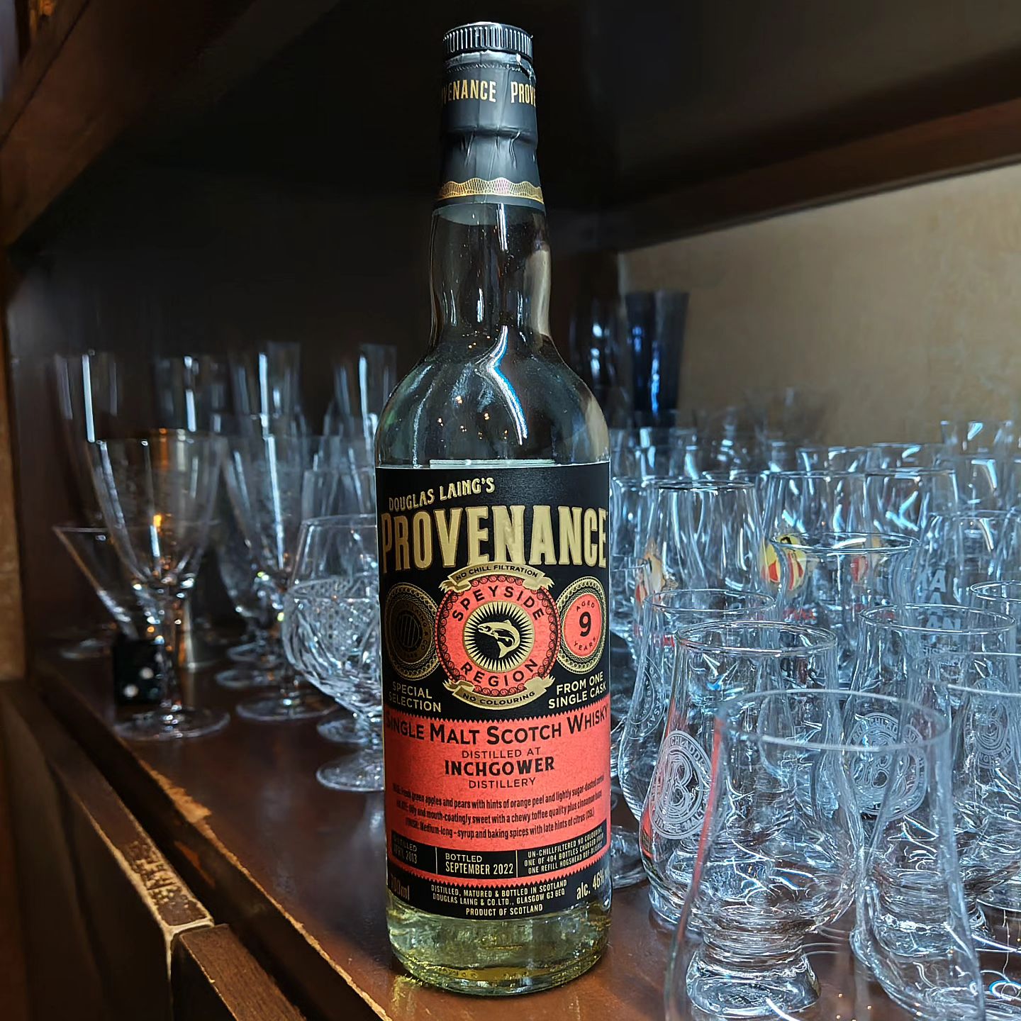 ダグラスレイン・プロヴェナンスシリーズ「インチガワー2013 　9年」 Douglas Laing Provenance Inchgower 2013 9y  スペイサイド下流、エルギンの街から車で東へ30分ほどに位置するあまり知られていない謎の多き蒸溜所。  生産量のほとんどをブレンド原酒として確保されているため、そもそもシングルモルトとして出回ることも少ないマボロシの一本と言えるでしょう。 ハウススタイルはリッチでフルボディ、ナッツ様の独特のフレーバーがあります。  この蒸溜所原酒はか...