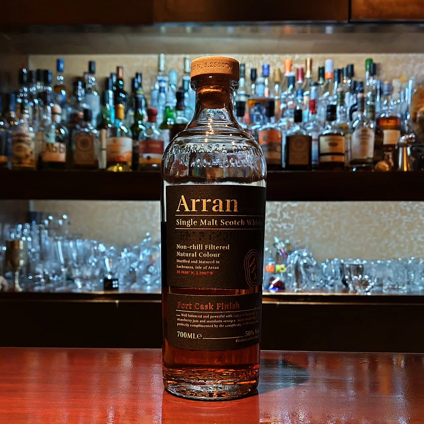「アラン　ポート・カスク・フィニッシュ」 Arran Port Cask Finish  クラフト蒸溜所のパイオニア、アイル・オブ・アラン（アラン島）にて育まれたアランのワインカスク・シリーズの一つ。 ポートワインの空き樽にてフィニッシュをかけた限定商品です。  この蒸溜所はファーストリリースから飲んでますが、特に2010年以降はどれを飲んでも美味しいと思いますよ。  