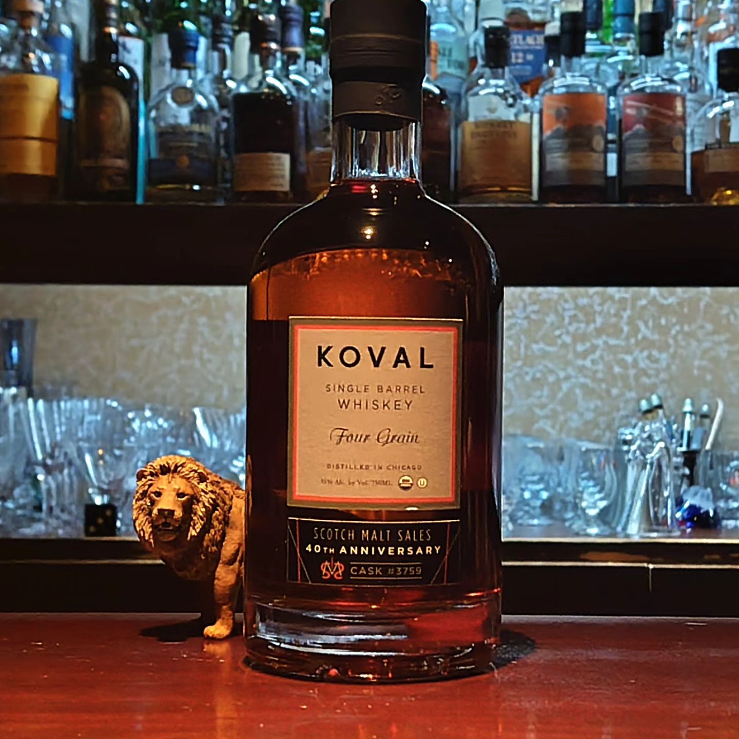 コーヴァル　フォー・グレーン　SMS限定品 KOVAL FOUR GRAIN SMS40th Anniversary  アメリカ・シカゴに2008年に設立されたコーヴァル蒸溜所が送るバーボンともまた違うアメリカン・ウィスキー。  バーボンは通常51%以上のコーンにライ麦・小麦・大麦麦芽等を混ぜた状態で発酵・蒸溜していきますが、このフォーグレーンはオーツ麦、ミレット（粟・キビ）、ライ麦、小麦のそれぞれを原料としたウイスキーを個別に造り、それらをブレンドして造られています。 （スコッチモルト販...