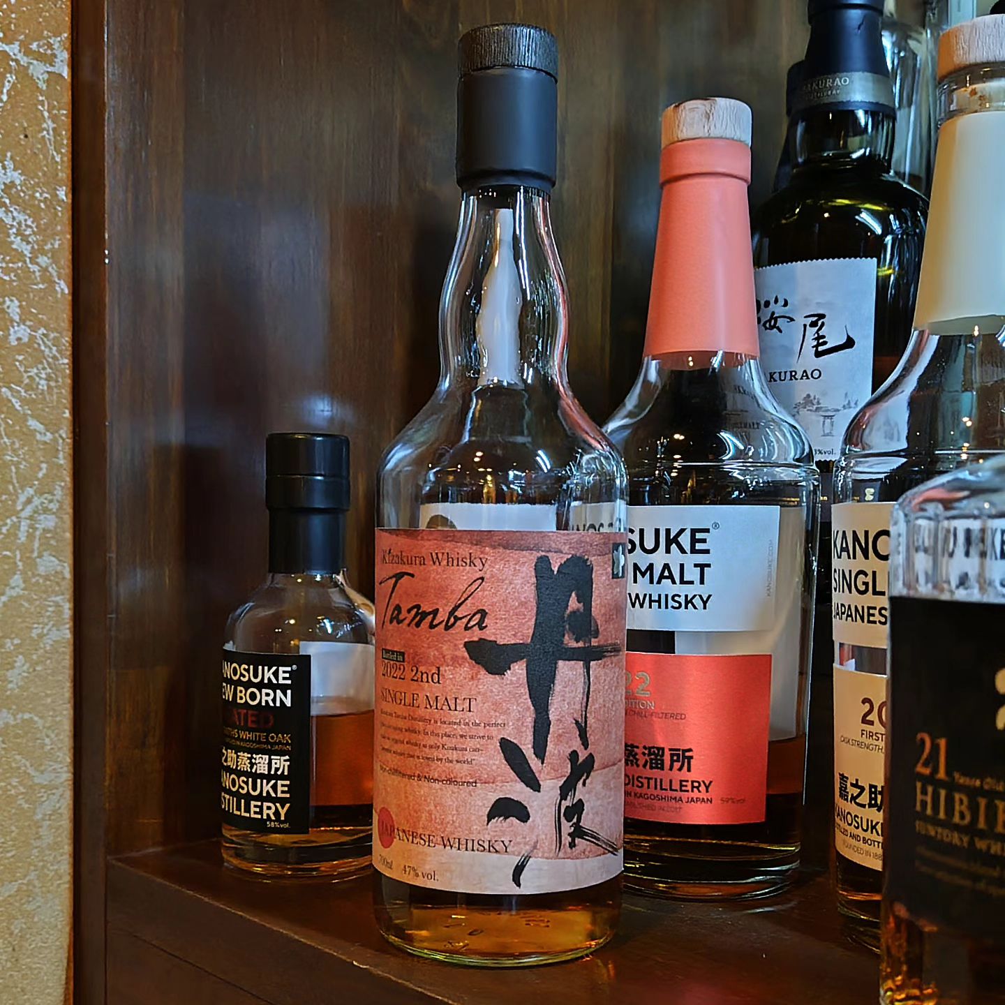 黄桜「丹波シングルモルト2ndリリース」 KIZAKURA Tamba Single Malt 2022 2nd  有名な日本酒メーカー黄桜（京都）が丹波篠山に操業させた蒸溜所のセカンドリリース、  バーボンカスクをメインにシェリーカスクフィニッシュとミズナラカスクフィニッシュ原酒をブレンド。  甘やかでオリエンタルな香り。かすかにピートを感じます。  