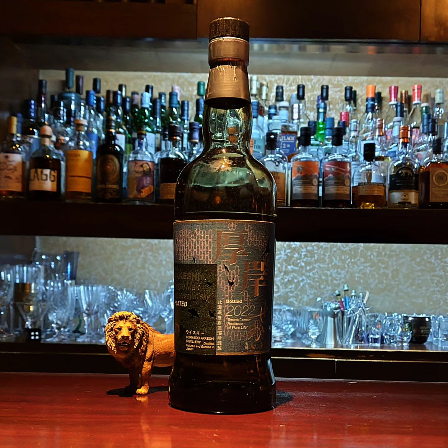 厚岸シングルモルト　清明（せいめい） AKKESHI Single Malt Seimei  厚岸蒸溜所が、送る24節気シリーズの第7弾。 ボトリングは2022年です。 しっとりとしたピートの香りに柑橘やキャラメル、ハチミツなどの甘みを感じます。 ほんのりと潮の香りもしますよね。 在庫のみとなりますので、気になる方はお早めに。  