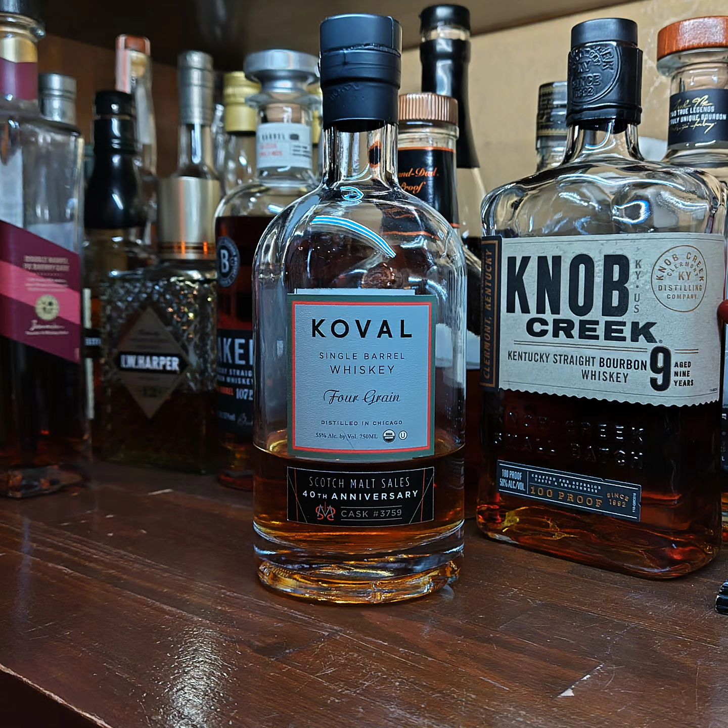 コーヴァル　フォーグレーン　シングルバレル KOVAL Single Barrel Four Grain  シカゴで作られているアメリカン・ウィスキー（バーボンではない）です。  実はここの蒸溜所は世界のクラフト蒸溜所トップ10の1つに選ばれている妥協を許さないこだわりの蒸溜所として注目されています。  このウィスキーはフォーグレーンの名の通り、オーツ麦、大麦麦芽、ライ麦、小麦をそれぞれ原料に作られた原酒をヴァッティングしています。  繊細なスパイシーさと上品な甘さ、くっきりと鮮やかな味わ...