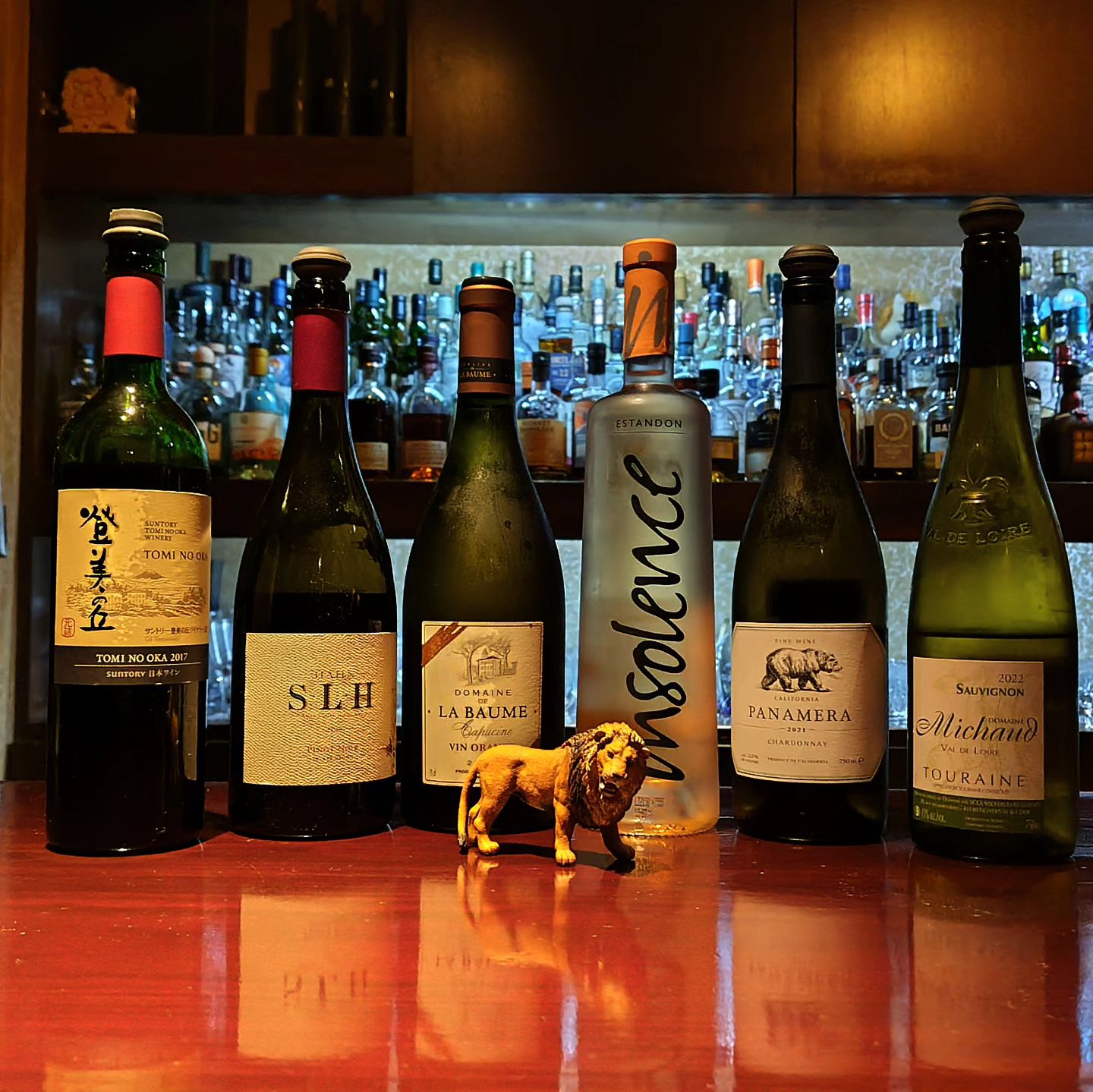 世界を飛び回る若き天才ゲストシェフの料理イベントに合わせて、グラスワインも揃えてます。 Wine of the Day Special Menu  ■スパークリングワイン ランソン　ブラック・ラベル プリマ・ペルラ　ブラン・ド・ブラン・ブリュット  ■白ワイン トゥーレーヌ　ドメーヌ・ミショー パナメラ　シャルドネ  ■オレンジワイン ドメーヌ・ド・ラ・ボーム　オランジュ  ■ロゼワイン アンソランス　プロヴァンス・ロゼ  ■赤ワイン サントリー　登美の丘・赤 ハーン・ワイナリー　ピノ・ノ...